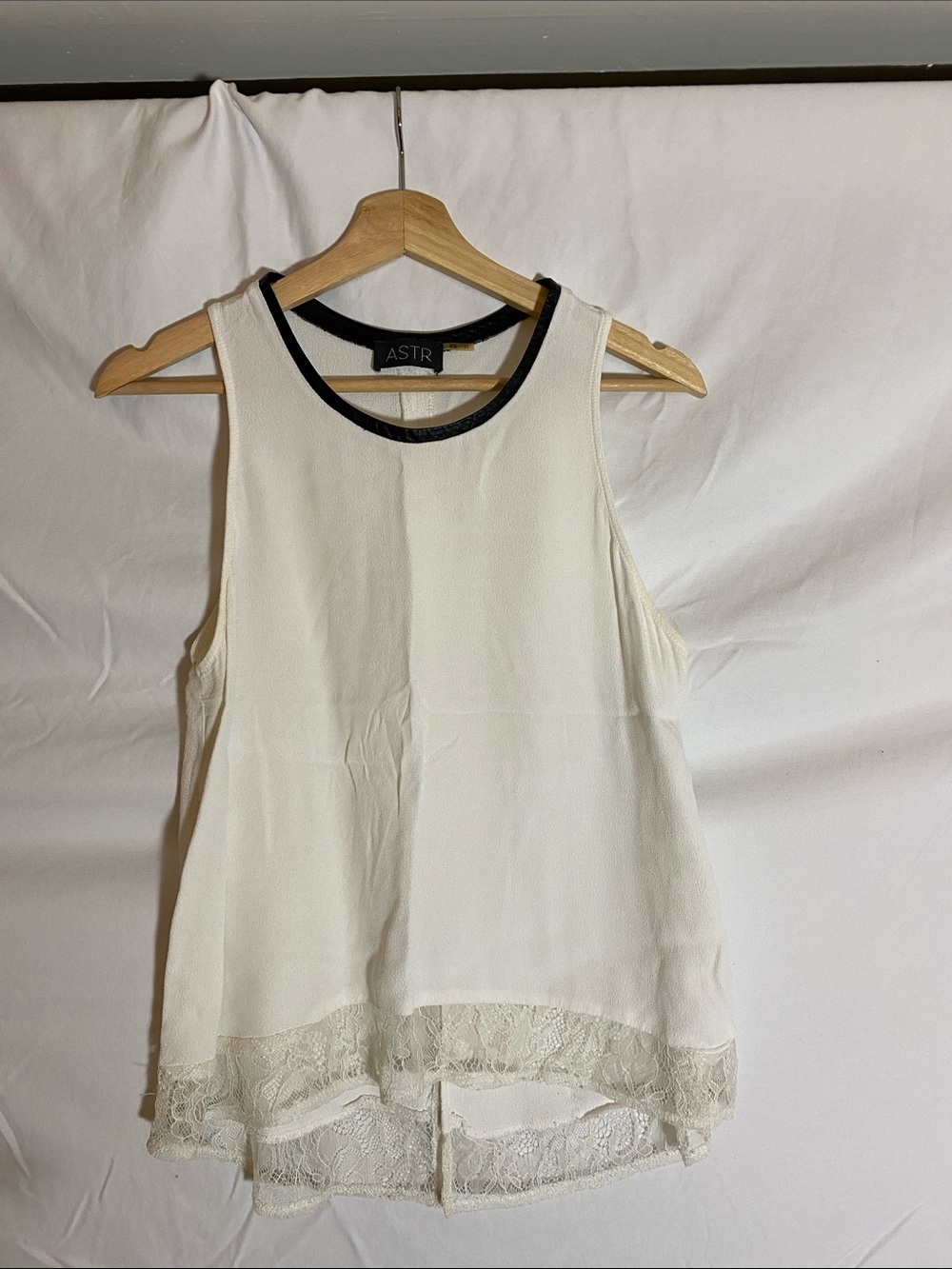 Astr Cream Lace-Hem Sleeveless Cami with Black Trim